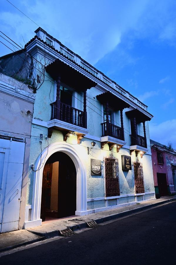Ricks Hostel Санта Ана Екстериор снимка