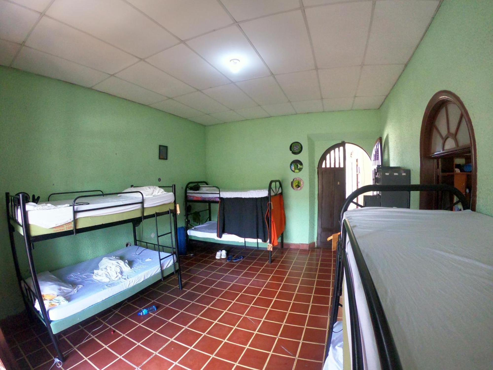 Ricks Hostel Санта Ана Екстериор снимка