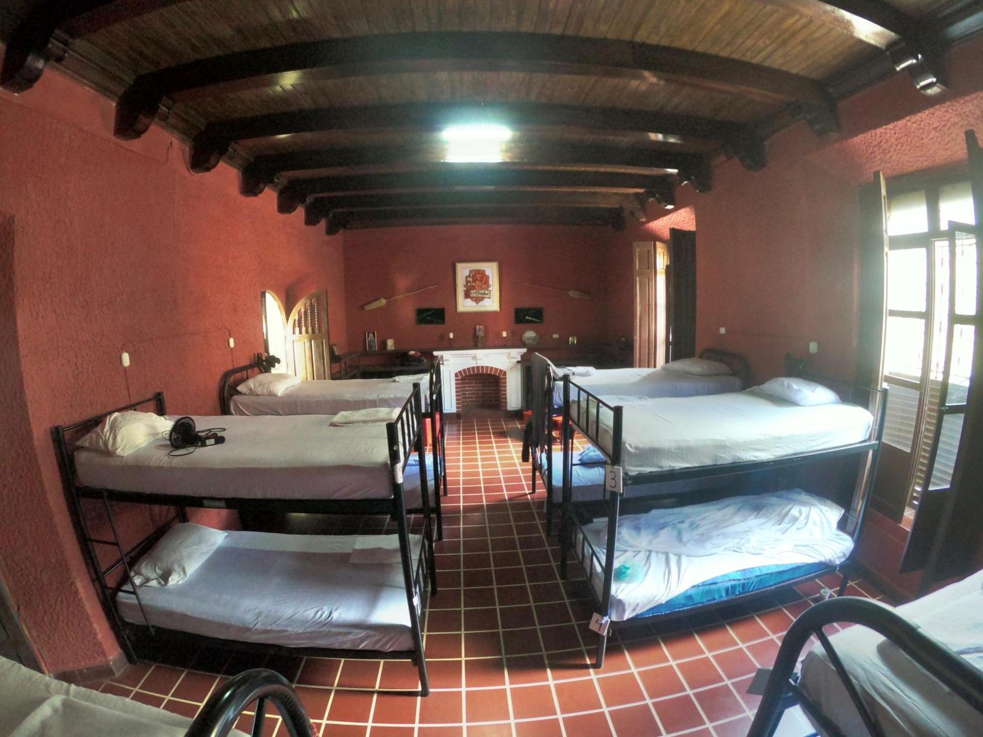 Ricks Hostel Санта Ана Екстериор снимка