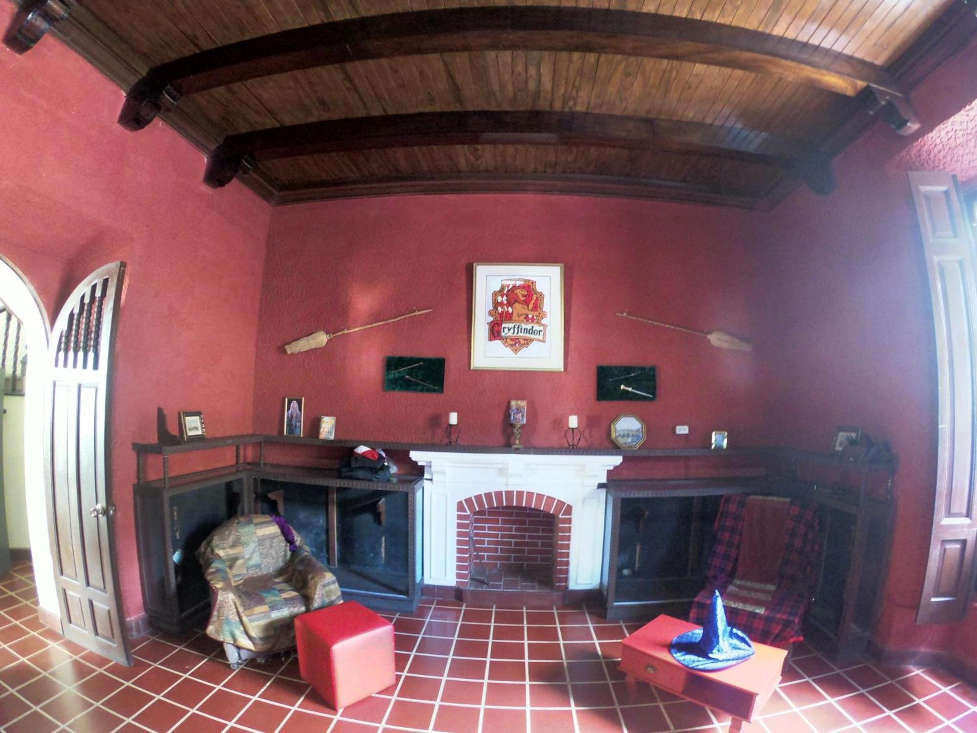 Ricks Hostel Санта Ана Екстериор снимка