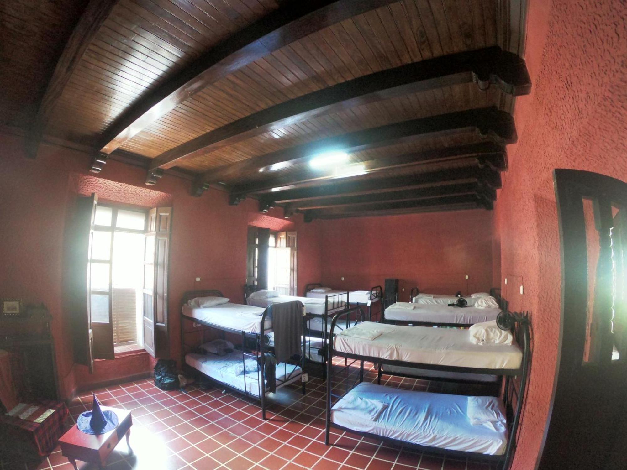 Ricks Hostel Санта Ана Екстериор снимка