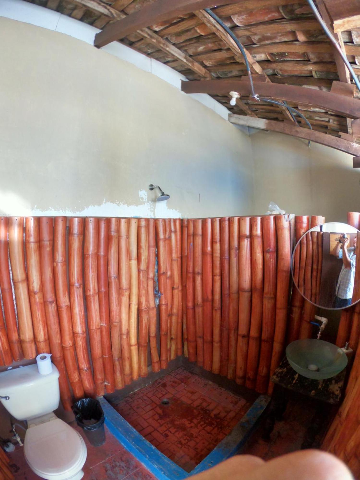 Ricks Hostel Санта Ана Екстериор снимка