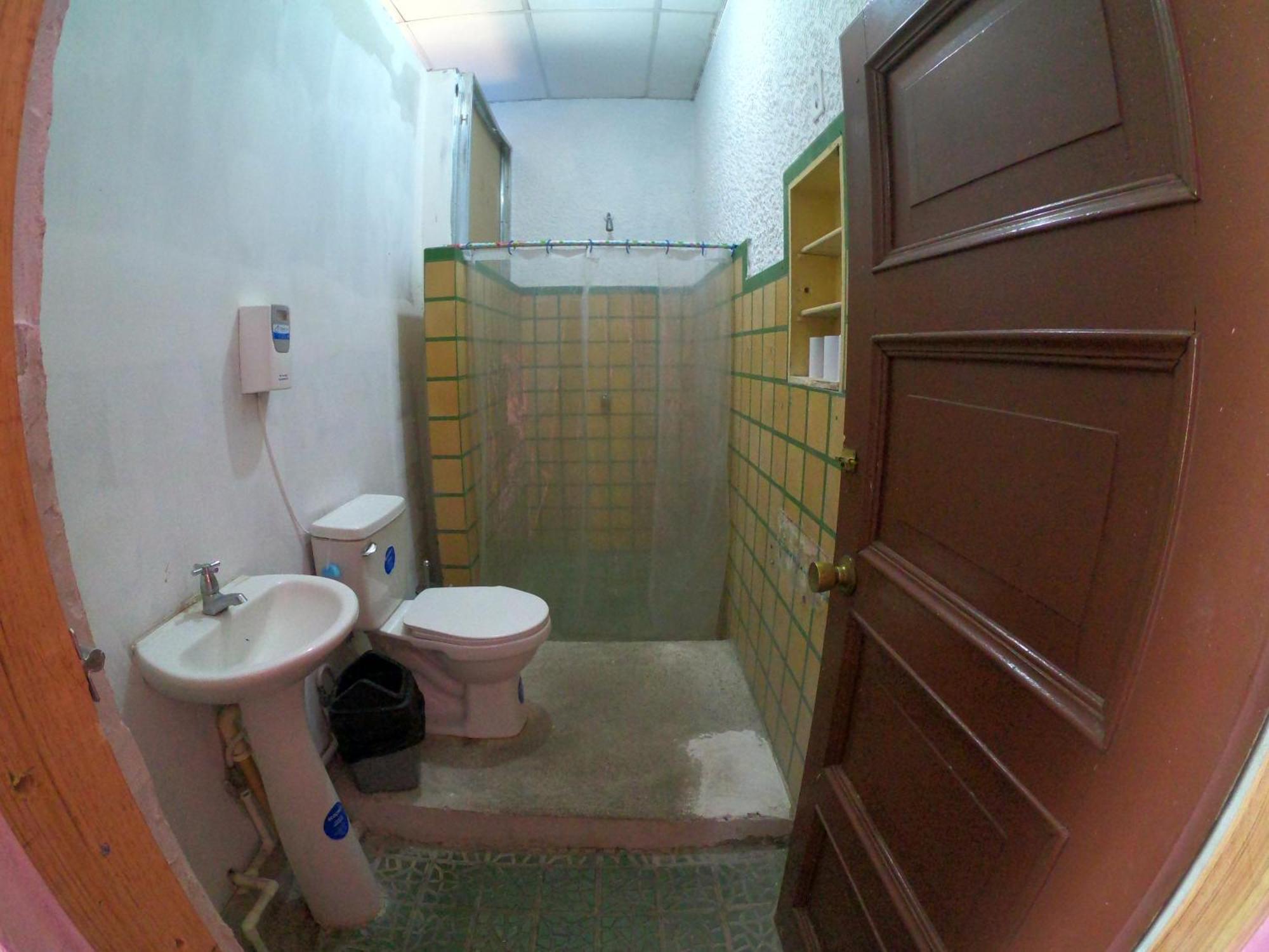 Ricks Hostel Санта Ана Екстериор снимка