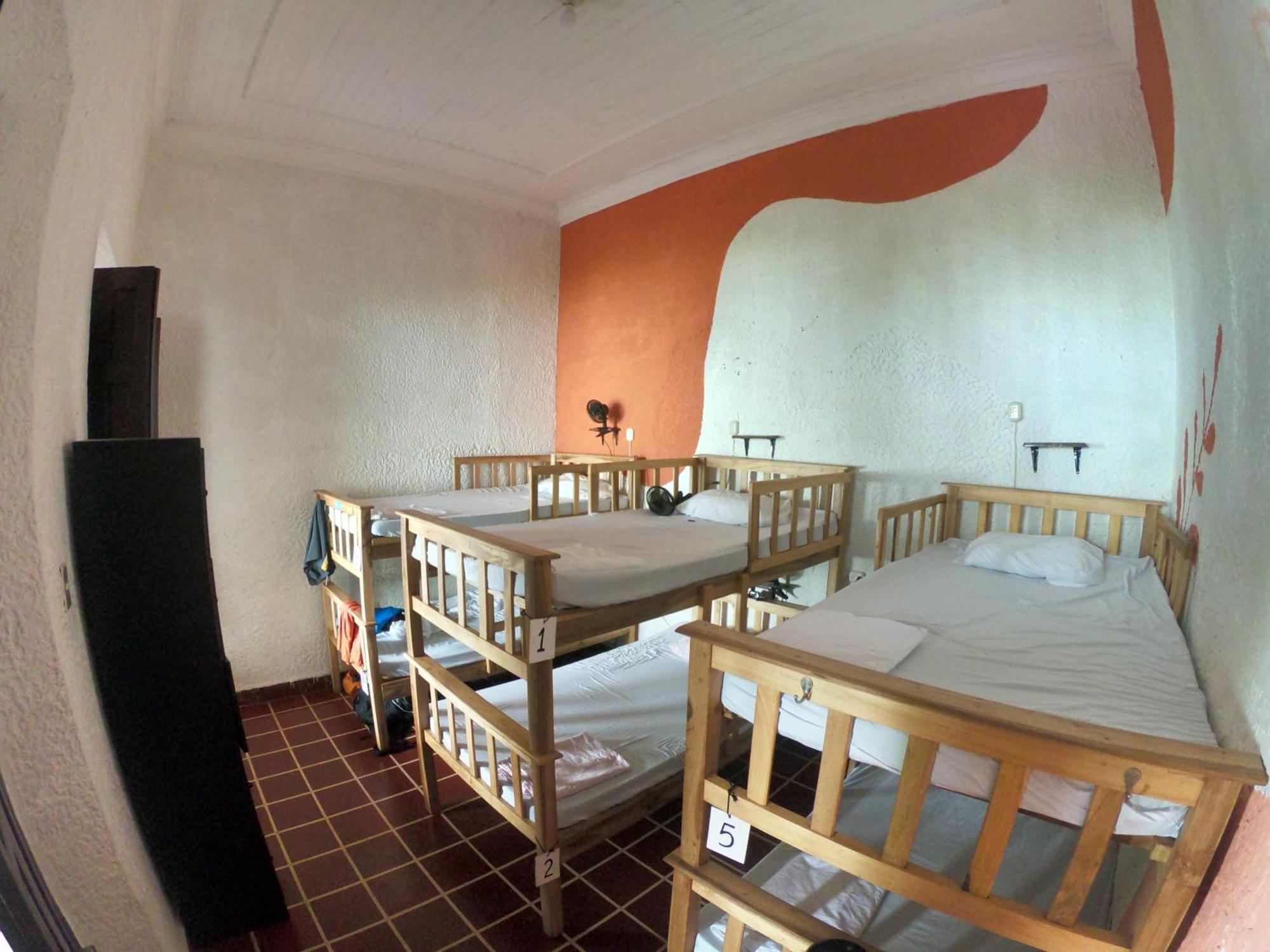 Ricks Hostel Санта Ана Екстериор снимка