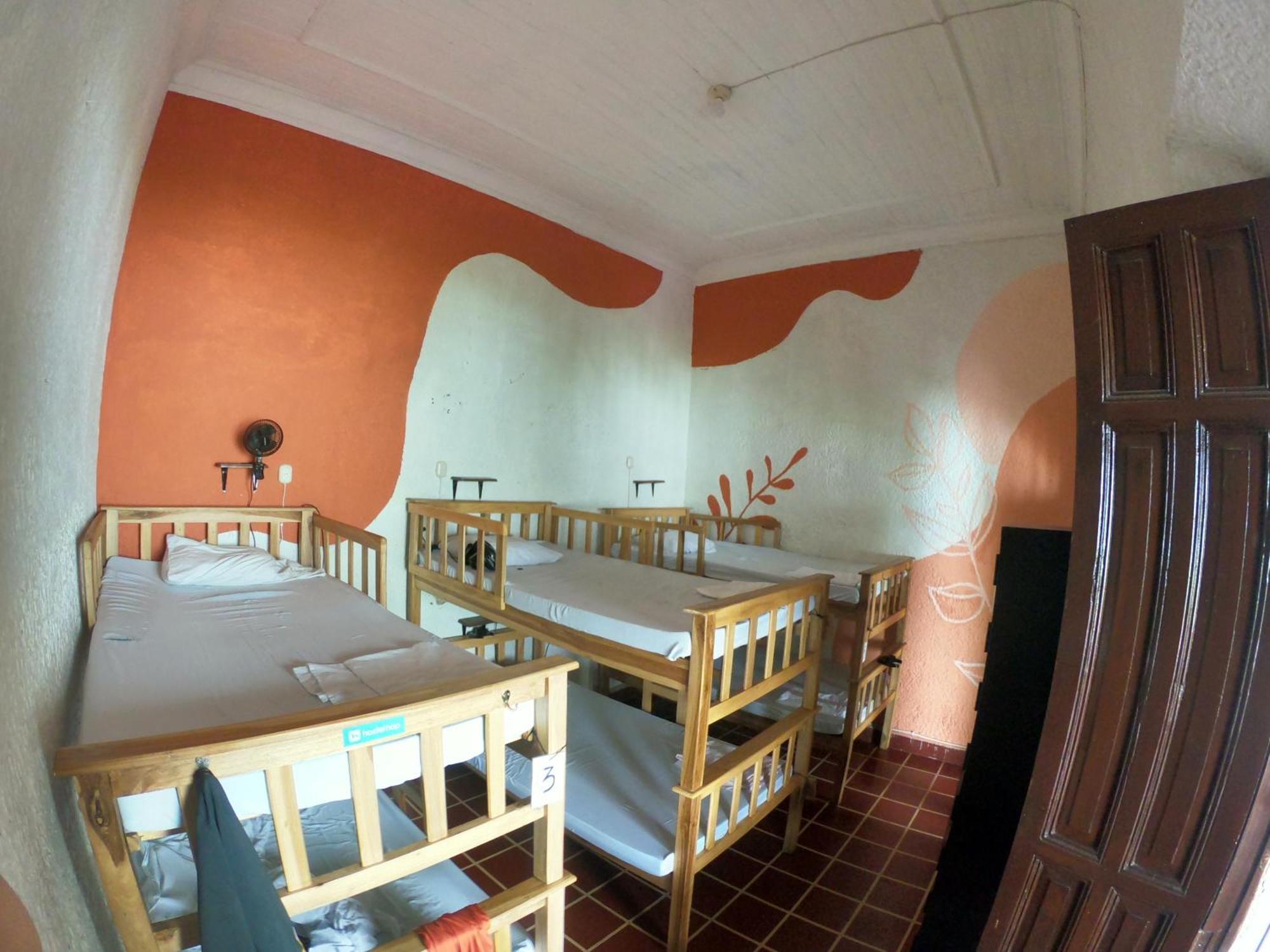 Ricks Hostel Санта Ана Екстериор снимка