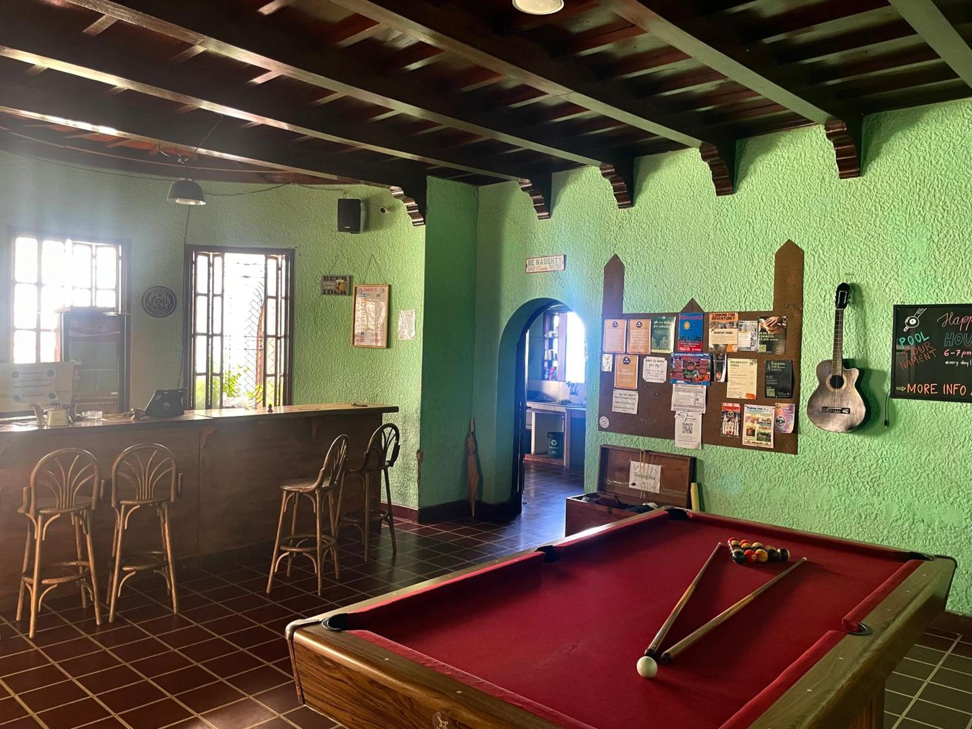 Ricks Hostel Санта Ана Екстериор снимка
