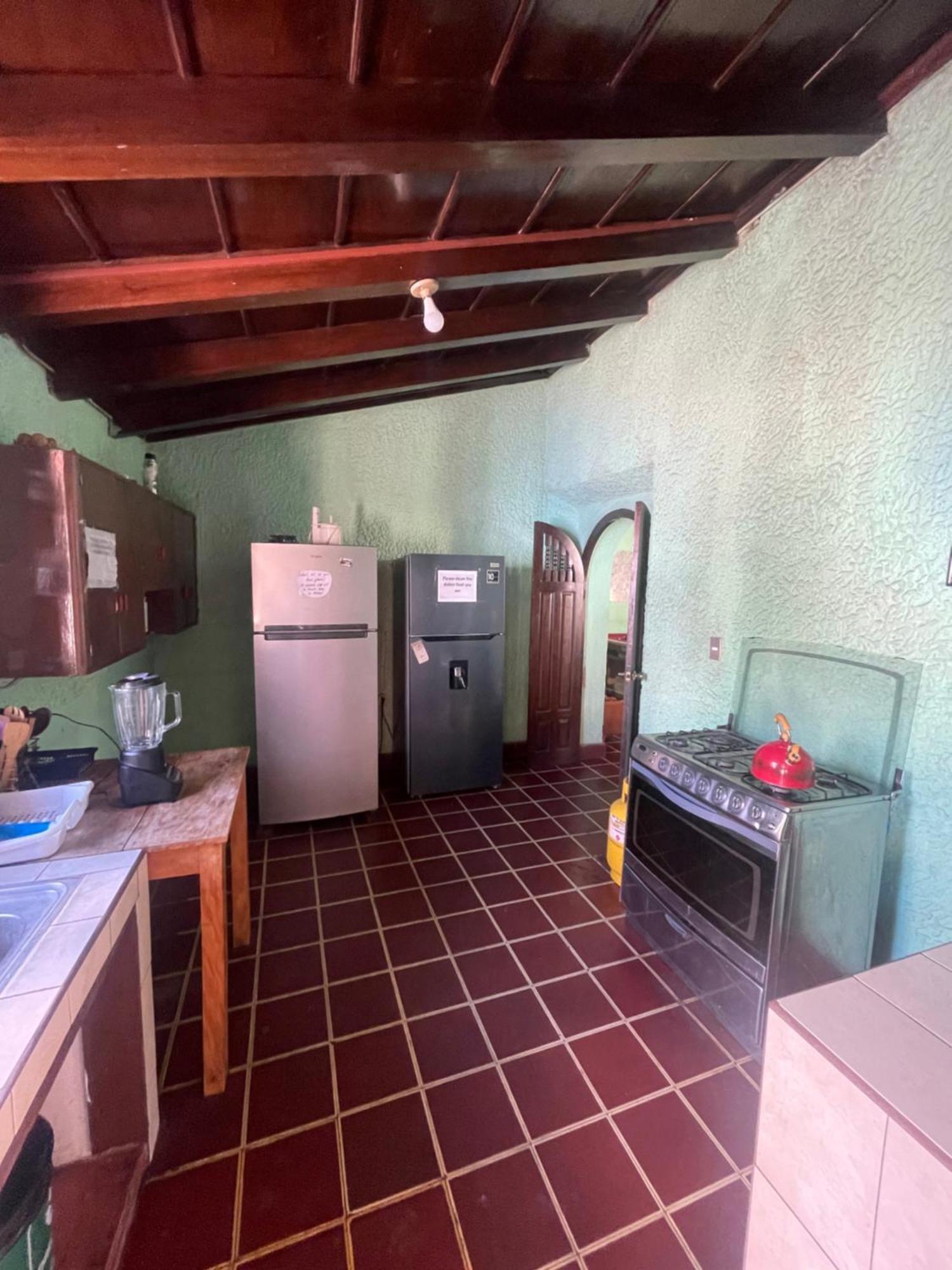 Ricks Hostel Санта Ана Екстериор снимка